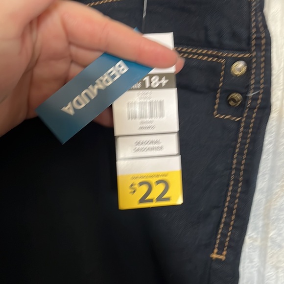 NWT ladies Bermuda jean shorts plus size - Picture 5 of 7